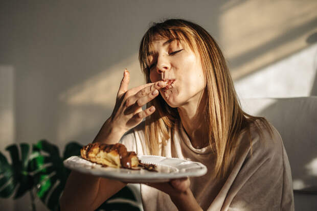 Врач Русакова: отказ от сладкого и фастфуда сопровождается синдромом отмены