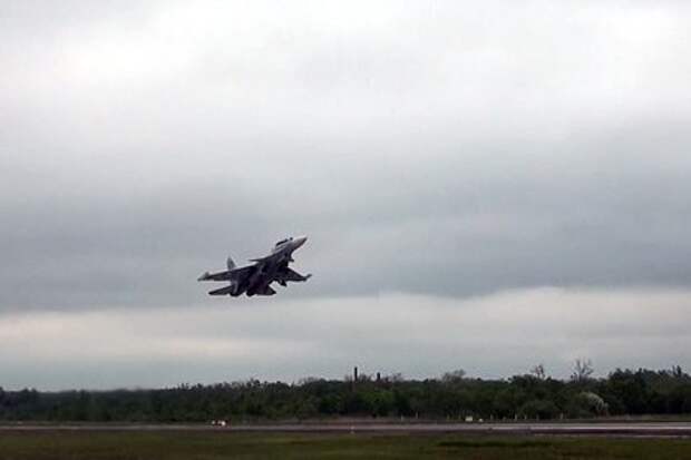 В Крыму упал Су-30 — экипаж катапультировался