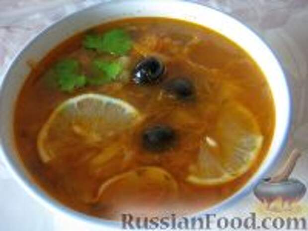 Фото к рецепту: Солянка с капустой, грибами и консервированной рыбой