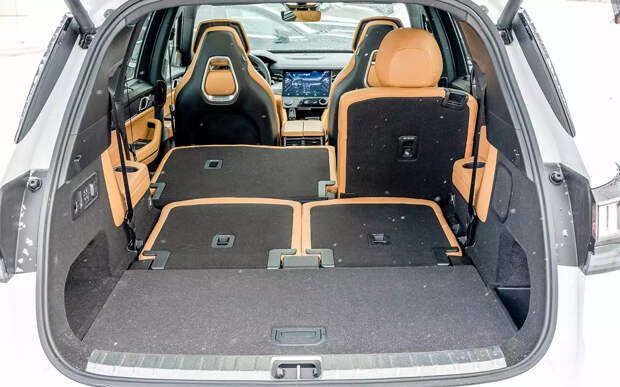 Большой китайский кроссовер (а по сути шведский): как едет? Сколько стоит?