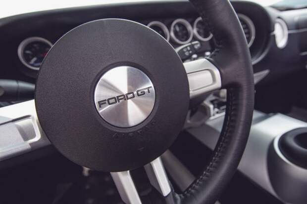 Культовый Ford GT с пробегом в 19 километров выставили на продажу-35 фото + 1 видео-