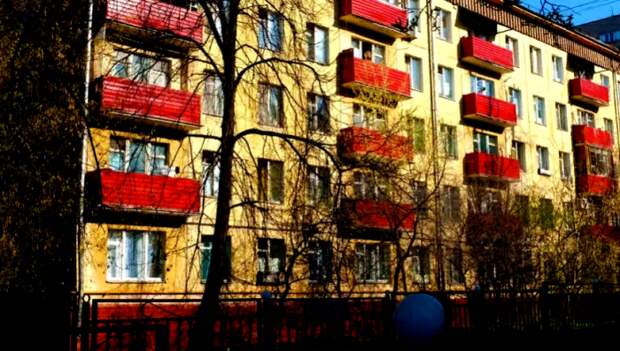 Изначально были спроектированы четырехэтажные дома, потом им на смену пришли пятиэтажные здания / Фото: sm-news.ru