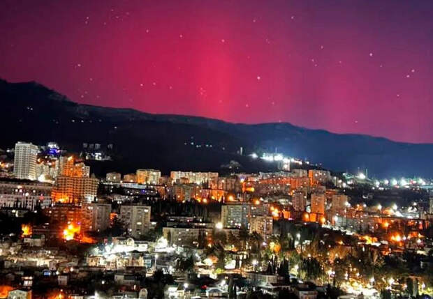 Жители сразу нескольких регионов России сняли на фото северное сияние