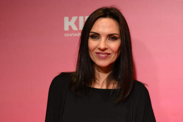 Солистке "Блестящих" Наде Ручке исполнилось 45 лет