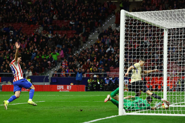 "Атлетико" со счетом 4:0 обыграл "Барселону" в первом полуфинале Кубка Испании