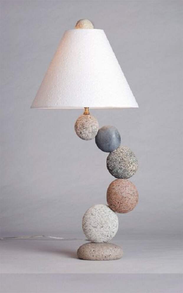 Красивое оформление светильника, который станет украшение для интерьера при помощи необычных камней.