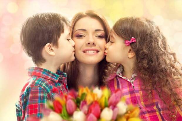 Трогательные поздравления от сына и дочки в Международный день матери 12 мая 2024 года