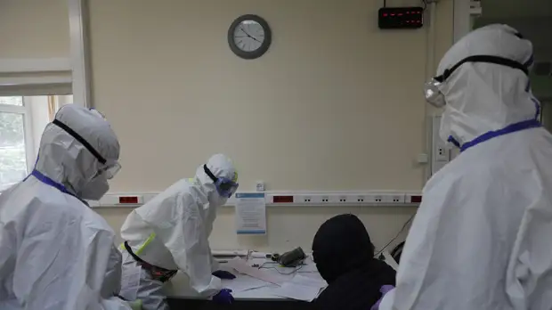 В Петербурге ограничили плановую медпомощь в поликлиниках на фоне «омикрона»