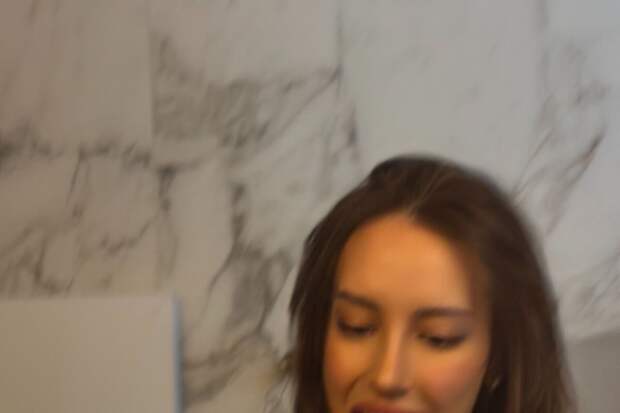 Возлюбленная рэпера Тимати Валентина снялась с кольцом на фоне слухов о свадьбе