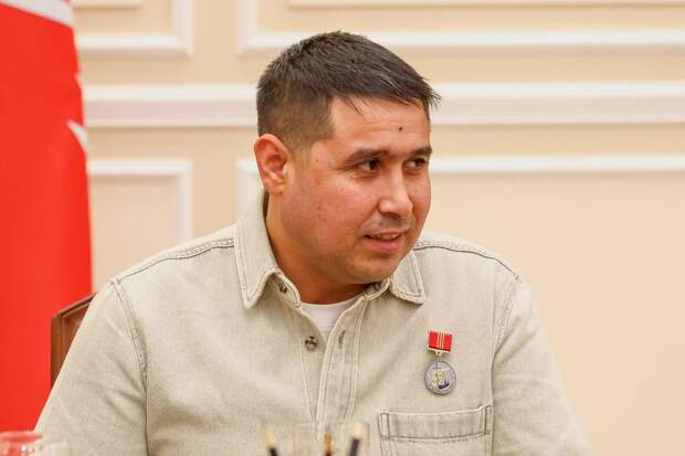 Спасший мальчика в Петербурге дворник подставил грудь, чтобы его поймать