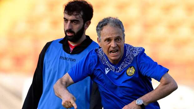 Журналисты бойкотировали тренера сборной Армении Капарросу после разгрома от Украины