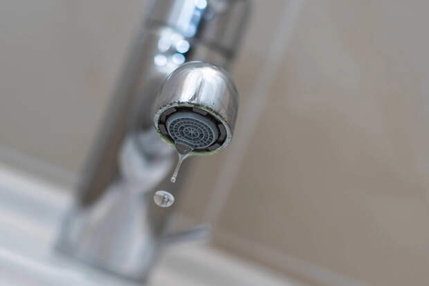 Вода с запахом хлора во время паводков: эксперт объяснила, безопасно ли пить