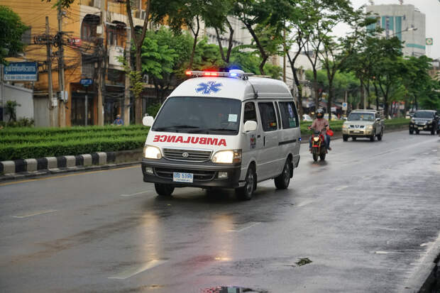 Туриста нашли бездыханным с синяками на руках и пеной у рта в отеле Таиланда