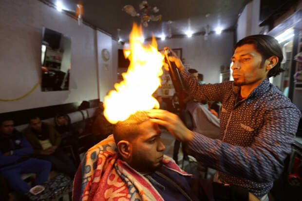Палестинский парикмахер в Рафахе