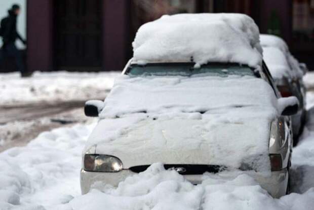 Лобовое стекло оттает быстрее, если авто припарковано капотом на восток. Лобовое стекло оттает быстрее, если авто припарковано капотом на восток.