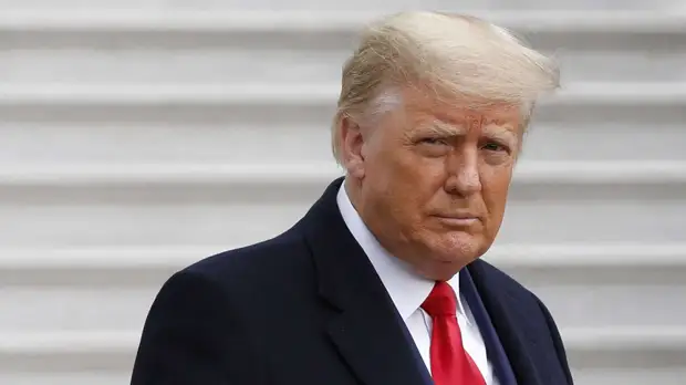 Трамп высмеял Байдена за «рукопожатие» с воздухом