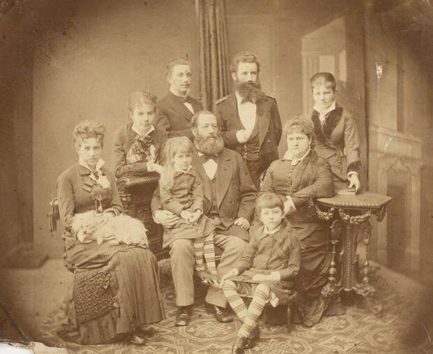 Выставочный центр РОСФОТО приглашает зрителей на выставку-лабораторию «Архив Фелиции», где можно будет познакомиться с принципами работы атрибуции архивных коллекций и попробовать себя в роли