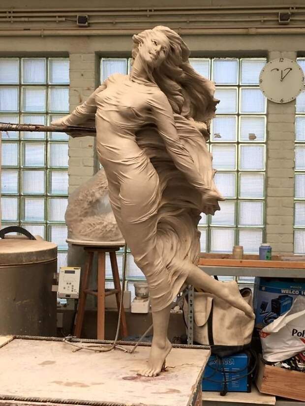 Китайский скульптор Луо Ли Ронг создает прекрасные бронзовые статуи девушек в полный рост интересное, искусство, красота, лица, скульптура, талант