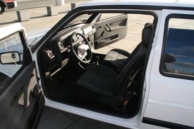 Volkswagen Golf Ангелы Меркель продадут на аукционе (7 фото)