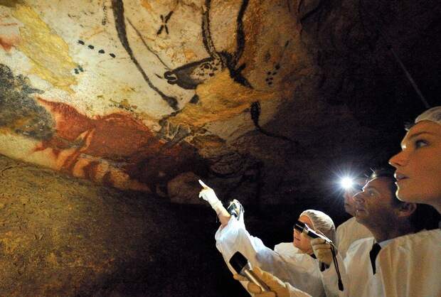 Наскальные рисунки в пещере на юге Франции