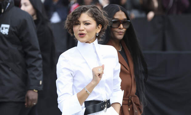 Актрису Зендаю засняли с обручальным кольцом после слухов о свадьбе