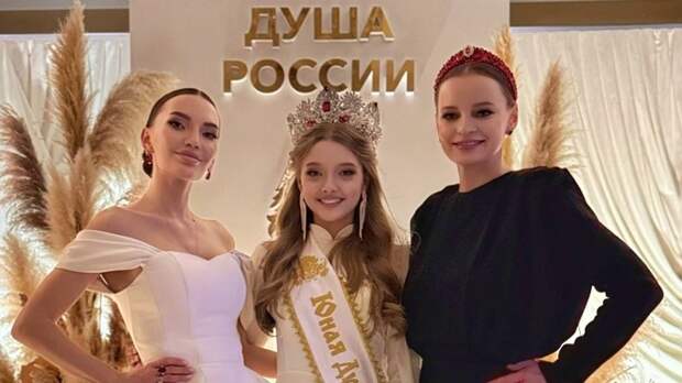 Школьница из Новосибирска завоевала корону на всероссийском конкурсе "Душа России"