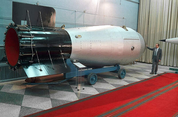 Самая мощная в мире термоядерная авиабомба с расчётной мощностью до 100 МГТ. Испытания проводились на полигоне Новая Земля - РИА Новости, 1920, 16.09.2020