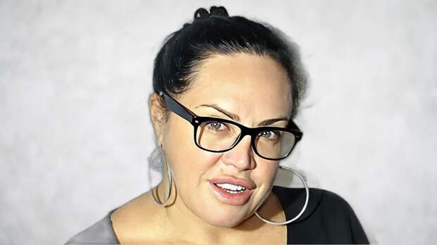 «Мне нужна только любовь!»: почему королева мелодрамы Оксана Байрак вышла замуж в 55 и родила дочь, а теперь живёт с мужчиной на 22 года моложе