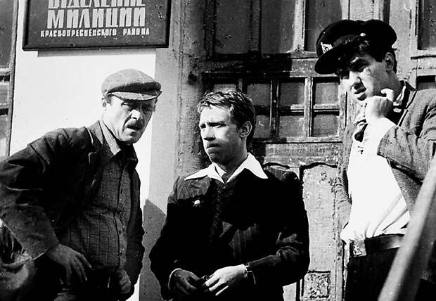 На съемках «Место встречи изменить нельзя». Владимир Высоцкий и Станислав Говорухин