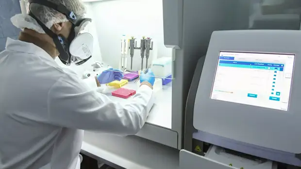 Попова заявила, что инкубационный период омикрон-штамма составляет от двух до пяти дней