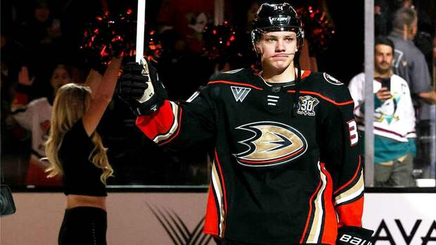 Ассист Минтюкова помог «Анахайму» обыграть «Юту», у Сергачева «-3»