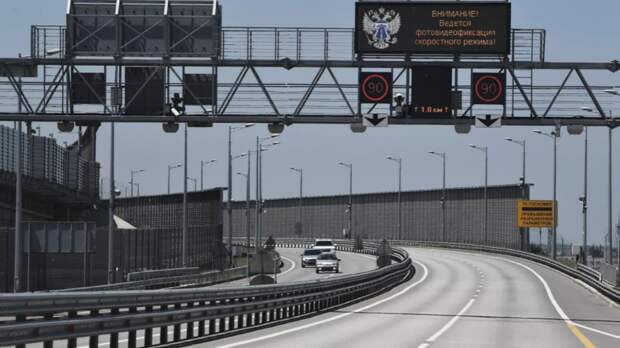 Движение транспорта по Крымскому мосту возобновлено