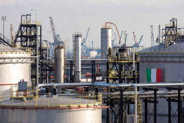 Италия высвободит почти 10 млн баррелей нефти из стратегических резервов