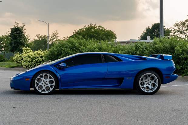 Lamborghini Diablo VT 2001 года выпуска в цвете Monterey Blue