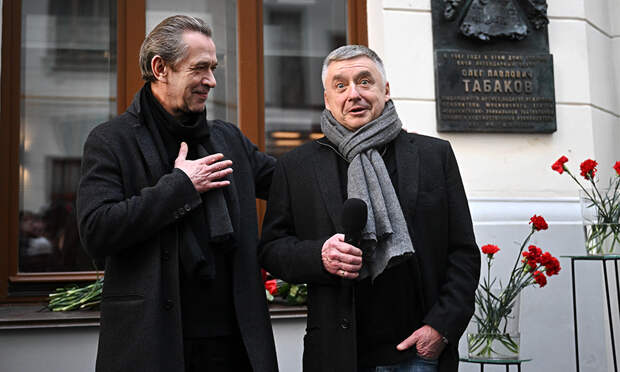 65-летний Антон Табаков изменился до неузнаваемости и стал копией отца