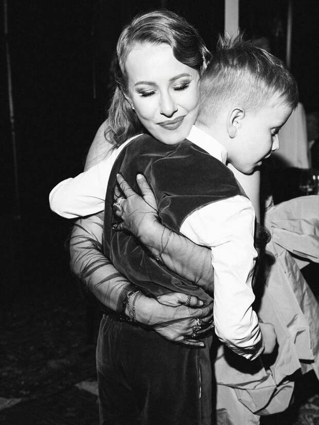 «Я никогда не выберу деньги, я очень про любовь»: Ксения Собчак об отношениях с мужчинами