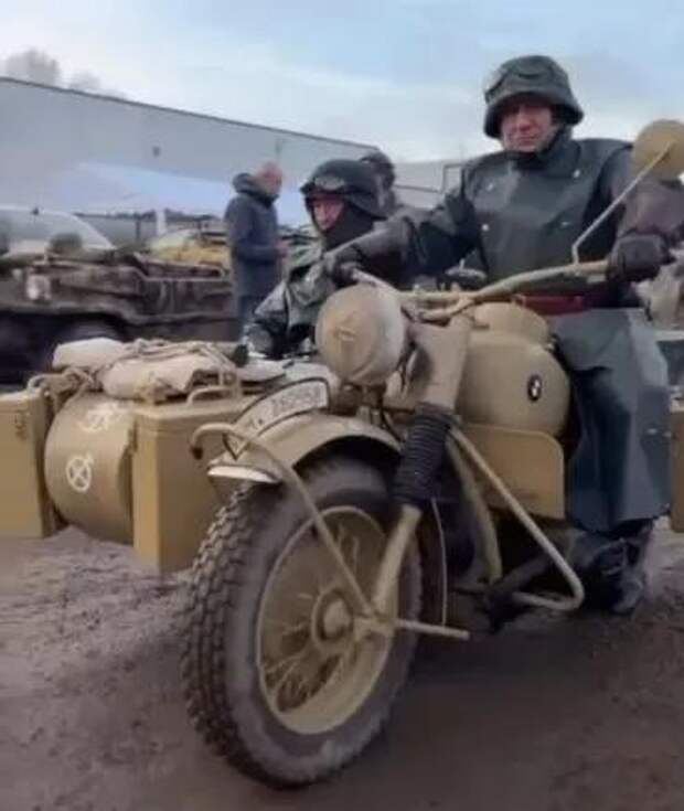 Замглавы фракции ХДС Боммерт показал видео с людьми на мотоциклах вермахта