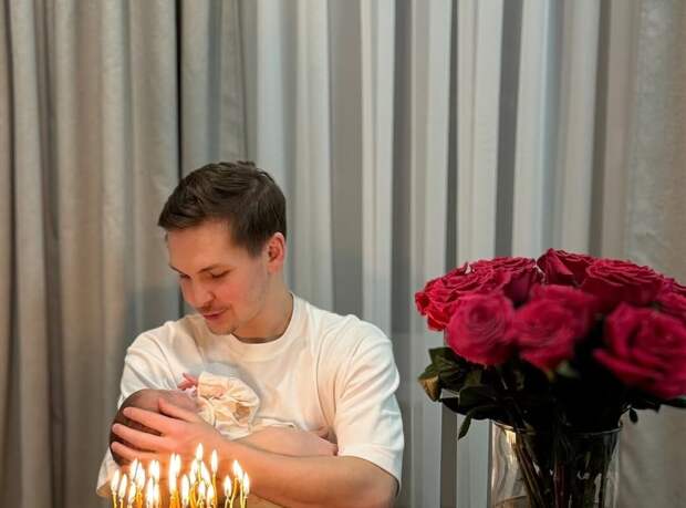 Фигурист Михаил Коляда показал фото с первенцем