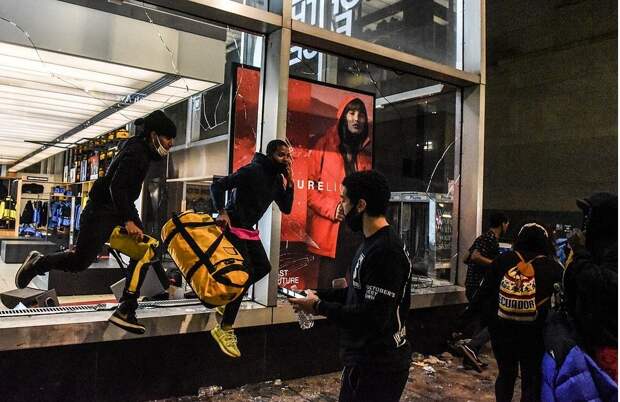 Почему лучше бороться за права чернокожих в бутике.