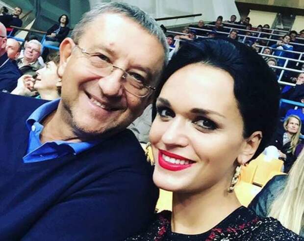 От кого родила двоих дочерей певица Слава?