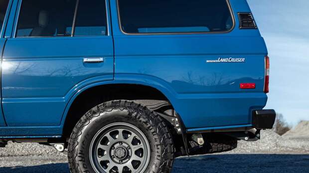 Мощный рестомод на базе 33-летнего Toyota Land Cruiser
