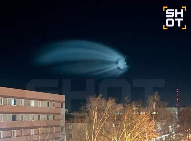 Жители Коми увидели в небе ярко-голубой шлейф от ракеты