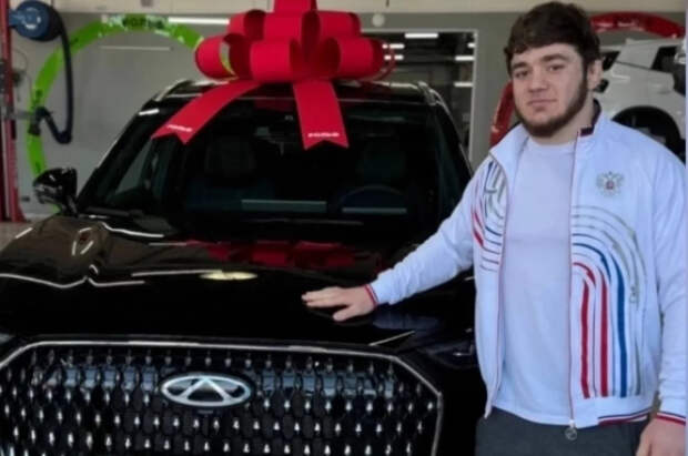 Борцу Исламгерееву подарили автомобиль после победы на чемпионате Европы