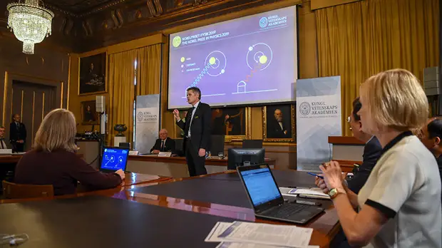 Теория космологии и первая экзопланета: объявлены нобелевские лауреаты 2019 года по физике