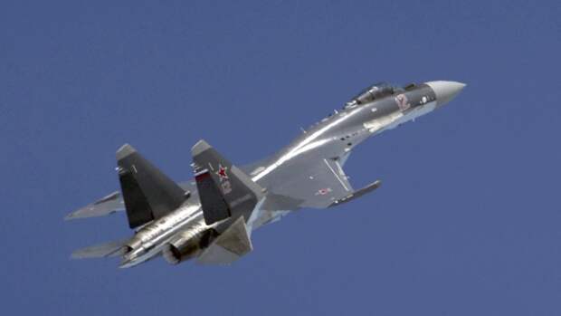 Пилоты Су-35С отработали перехват условного противника во время учений «Запад-2021»