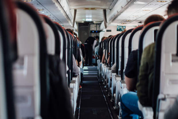 Shot: авиакомпания airBaltic не пустила на рейс россиянина, летевшего к отцу