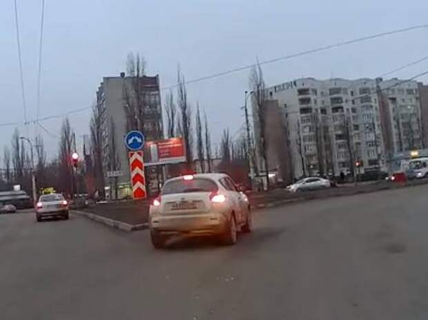 "Белый Мститель» проучил девушку на Nissan Juke на кольце в Воронеже
