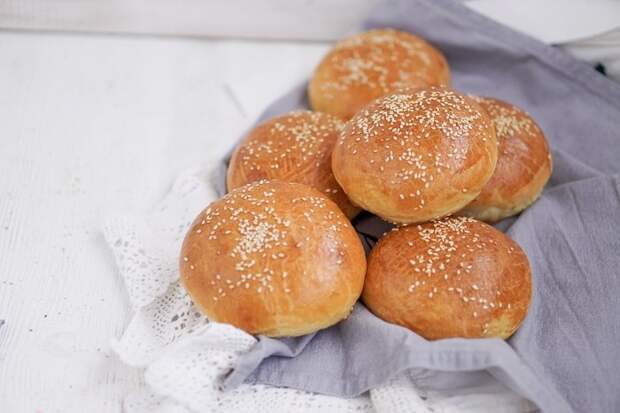 Ароматные и румяные булочки для бургеров. \ Фото: marybakery.ru.