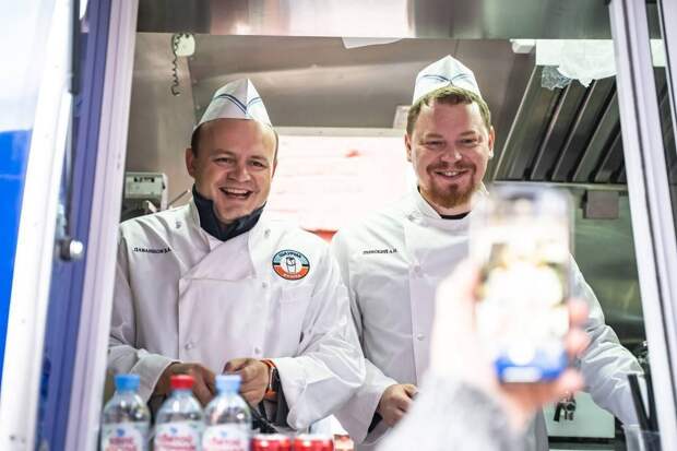 Даванков опять пробил дно: пока страна переживала за танкеры и за дом Путина, вице-спикер Госдумы спасал шаурму