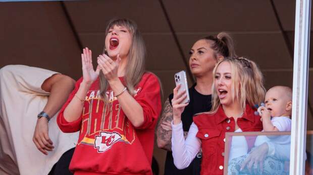 Taylor Swift Chiefs National Anthem